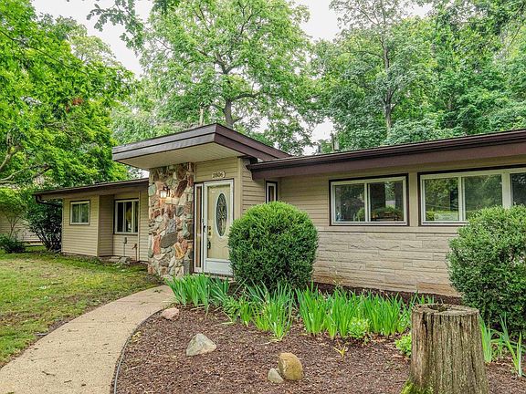 3rd image of 2806 Martin Manor Dr