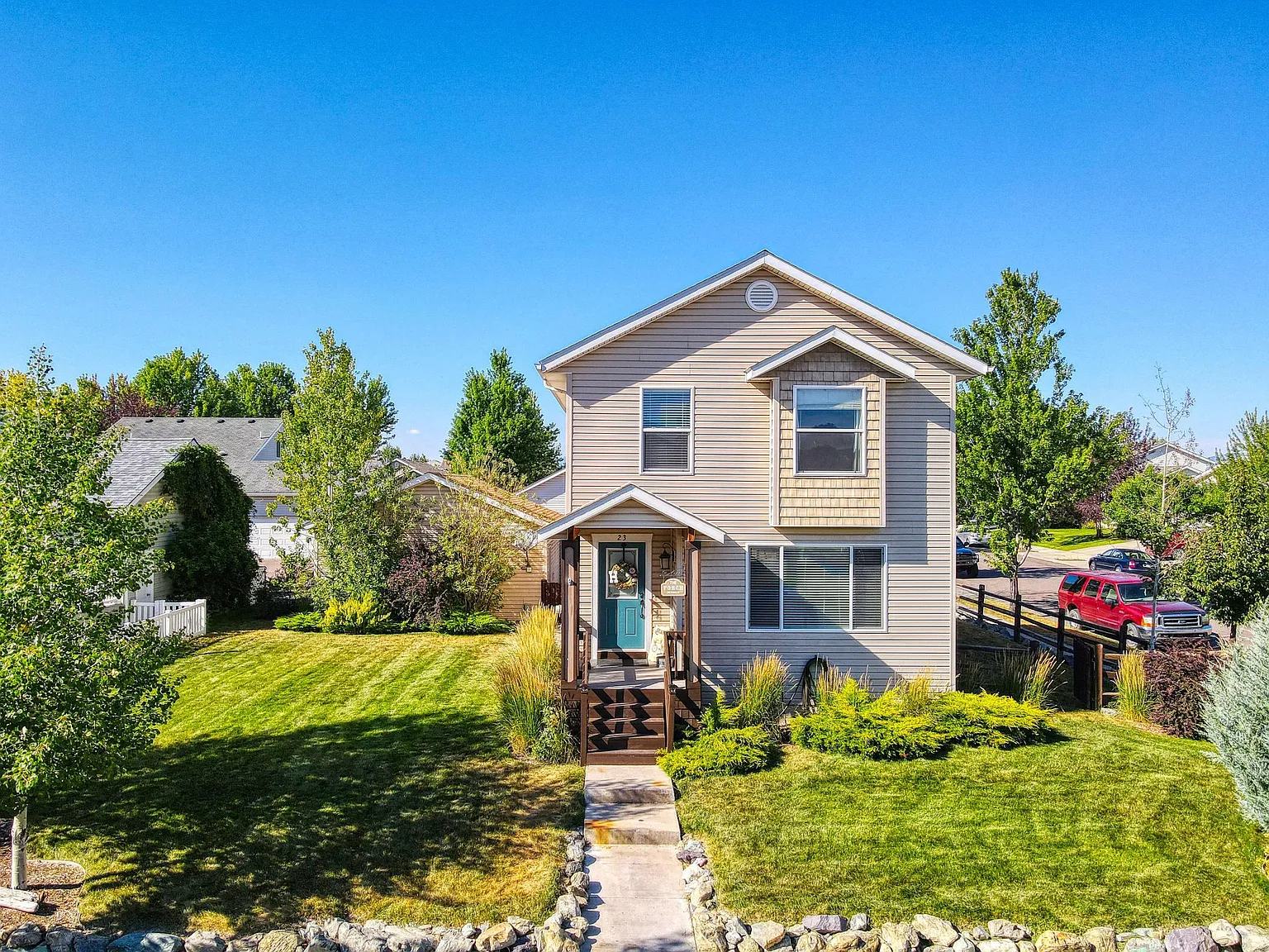 4 bed, 2202 sqft, $3,100 — Photo 4