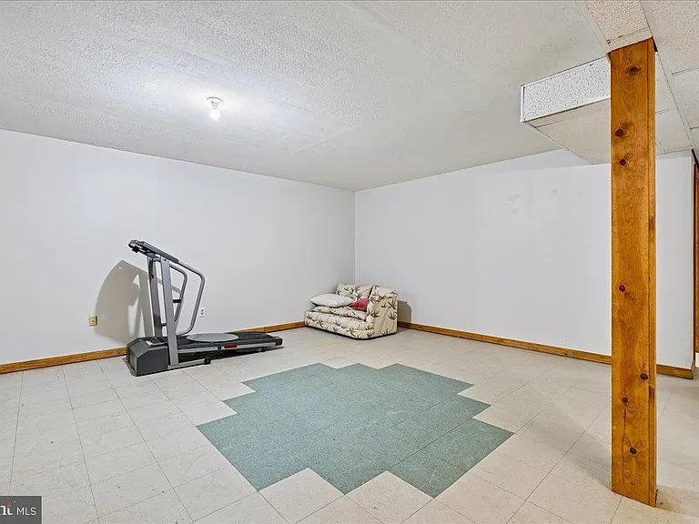 13245 Croom Rd — Photo 44