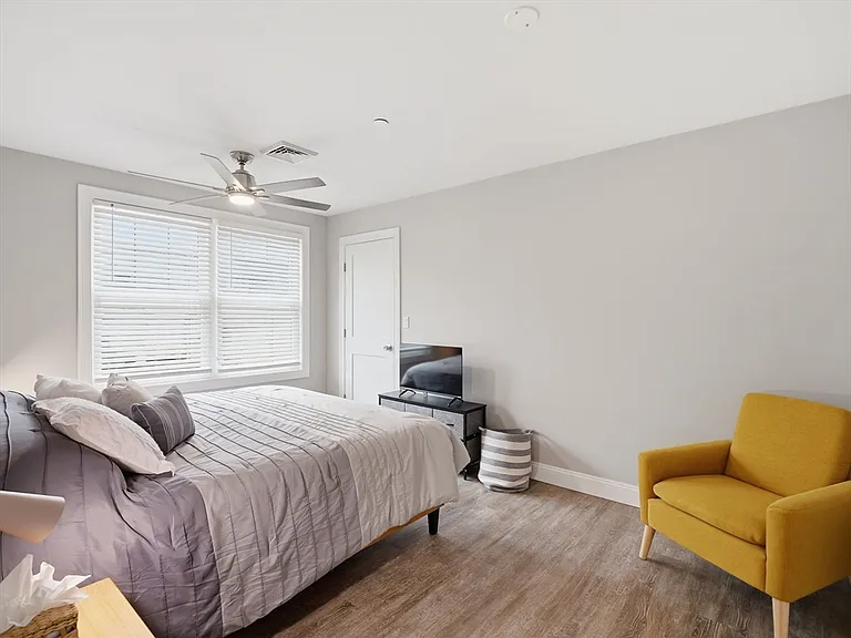 149 Pleasant St #2 — Photo 16