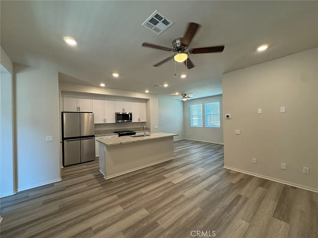 2 bed, 2.5 bath, 1387 sqft, $3,000 — Photo 4