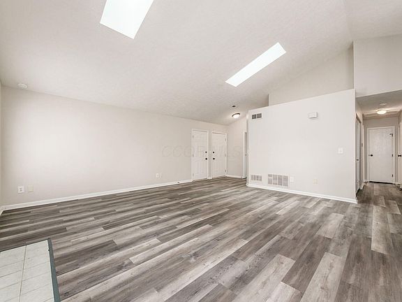 4th image of 1606 Autumn Village Dr