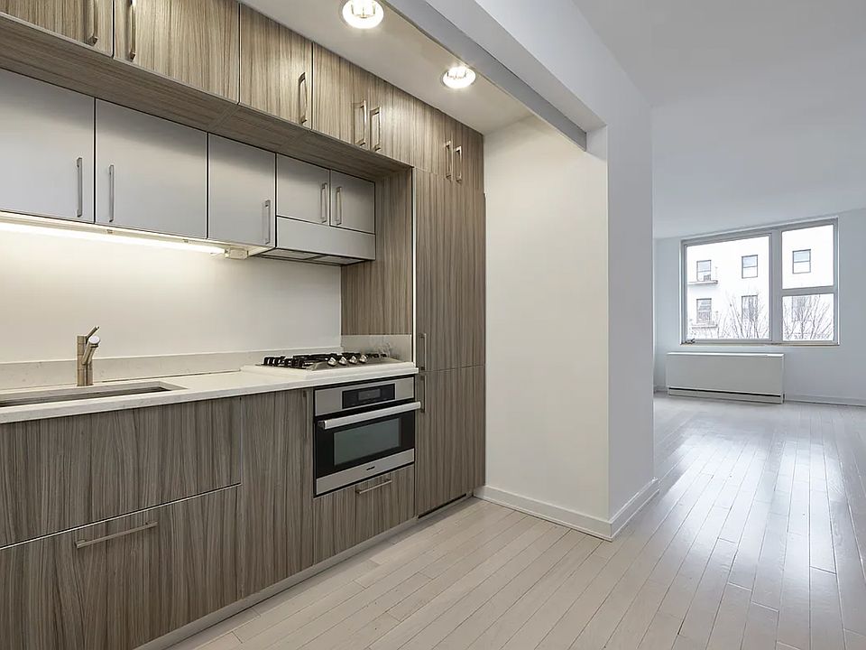 1st image of 250 Bedford Ave #129506