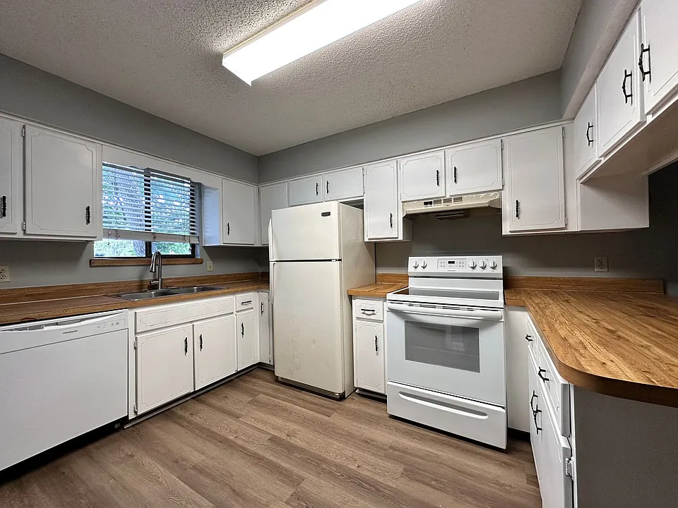 4443 Windergate Dr