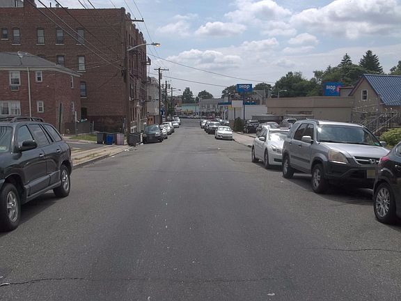 4th image of 42 Elmwood Ave