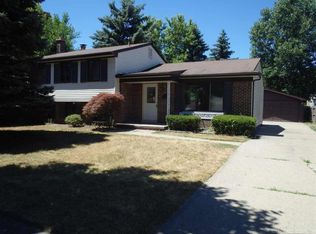 43061 Hyde Park Dr, Sterling Heights, MI 48313