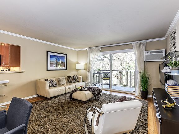 2nd image of 1743 Carmel Dr APT 10