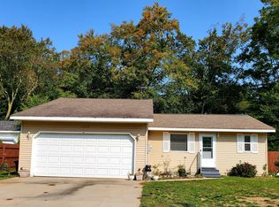 1248 Shettler Rd, Norton Shores, MI 49444