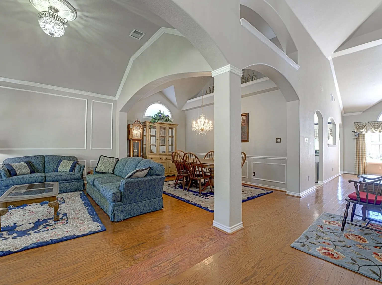 5 bed, 4.5 bath, 3011 sqft, $3,200 — Photo 3