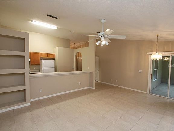 3rd image of 604 Villa Ct