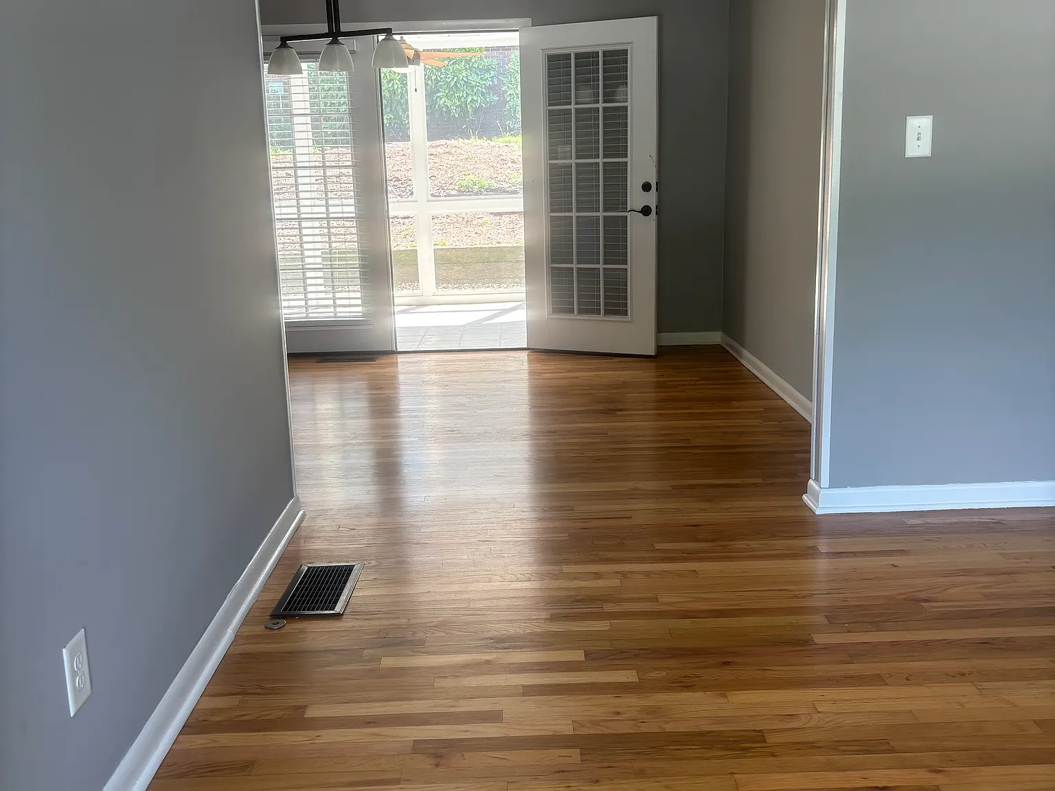 3 bed, 1213 sqft, $2,500 — Photo 4