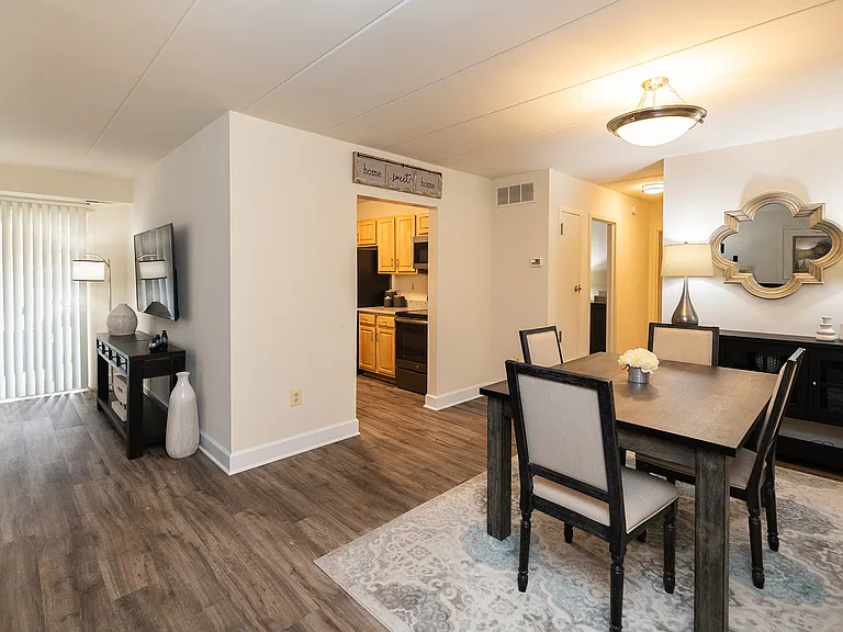 Ivy Hall Apartments — Photo 29