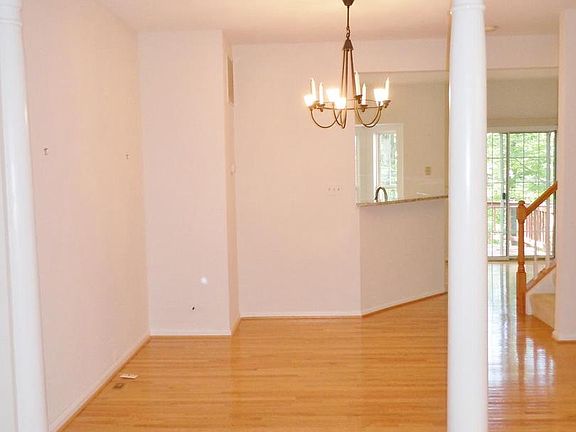 4th image of 15465 Port Washington Ct