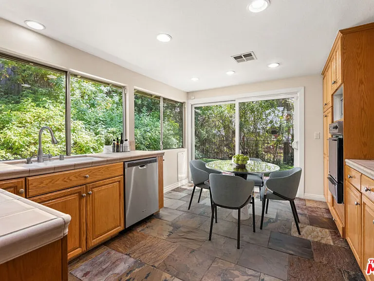 22840 Sparrowdell Dr — Photo 9