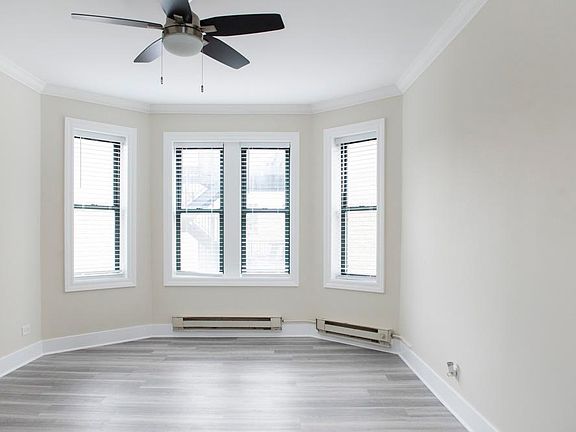 2nd image of 3839-43 N Greenview Ave #3841-3E