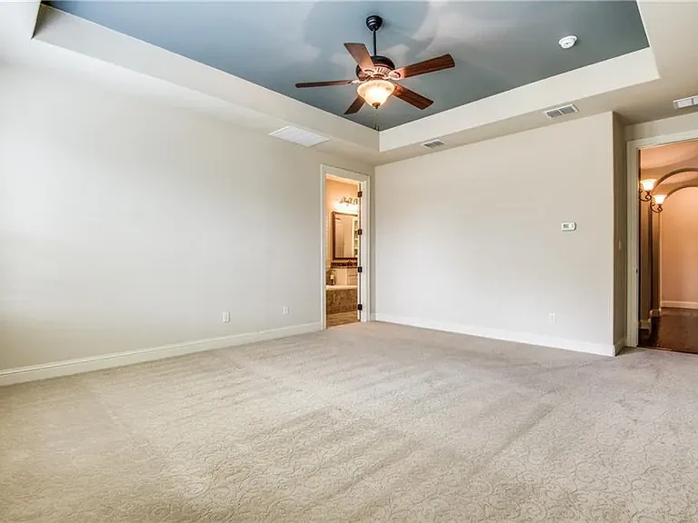 580 Butchart Dr — Photo 17