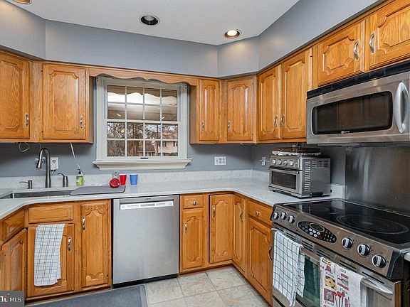 2nd image of 2400 Alden Ct