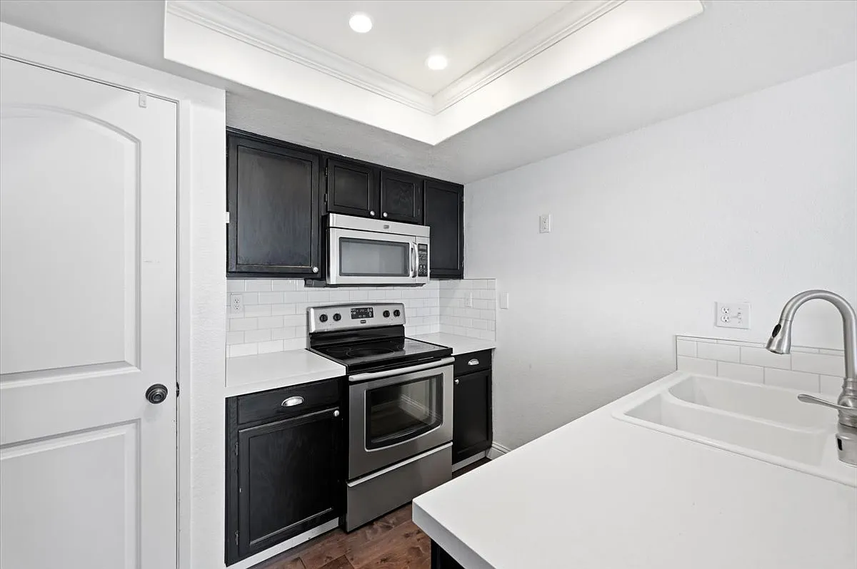 880 N Winchester Blvd — Photo 3