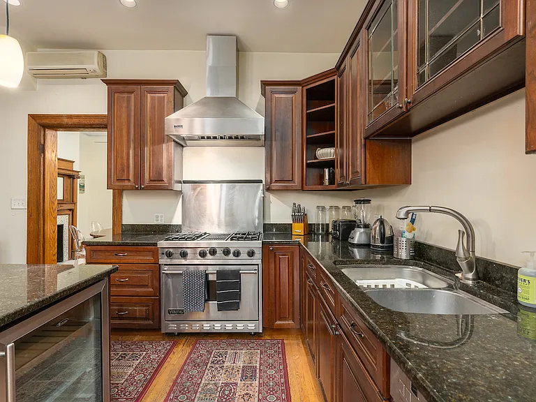 1820 Calvert St NW — Photo 18