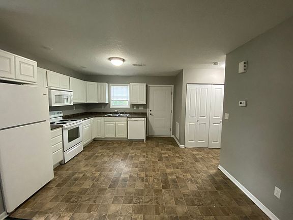 3rd image of 801 E Lincoln Ave