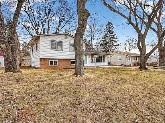 3rd image of 2433 Butlin Drive