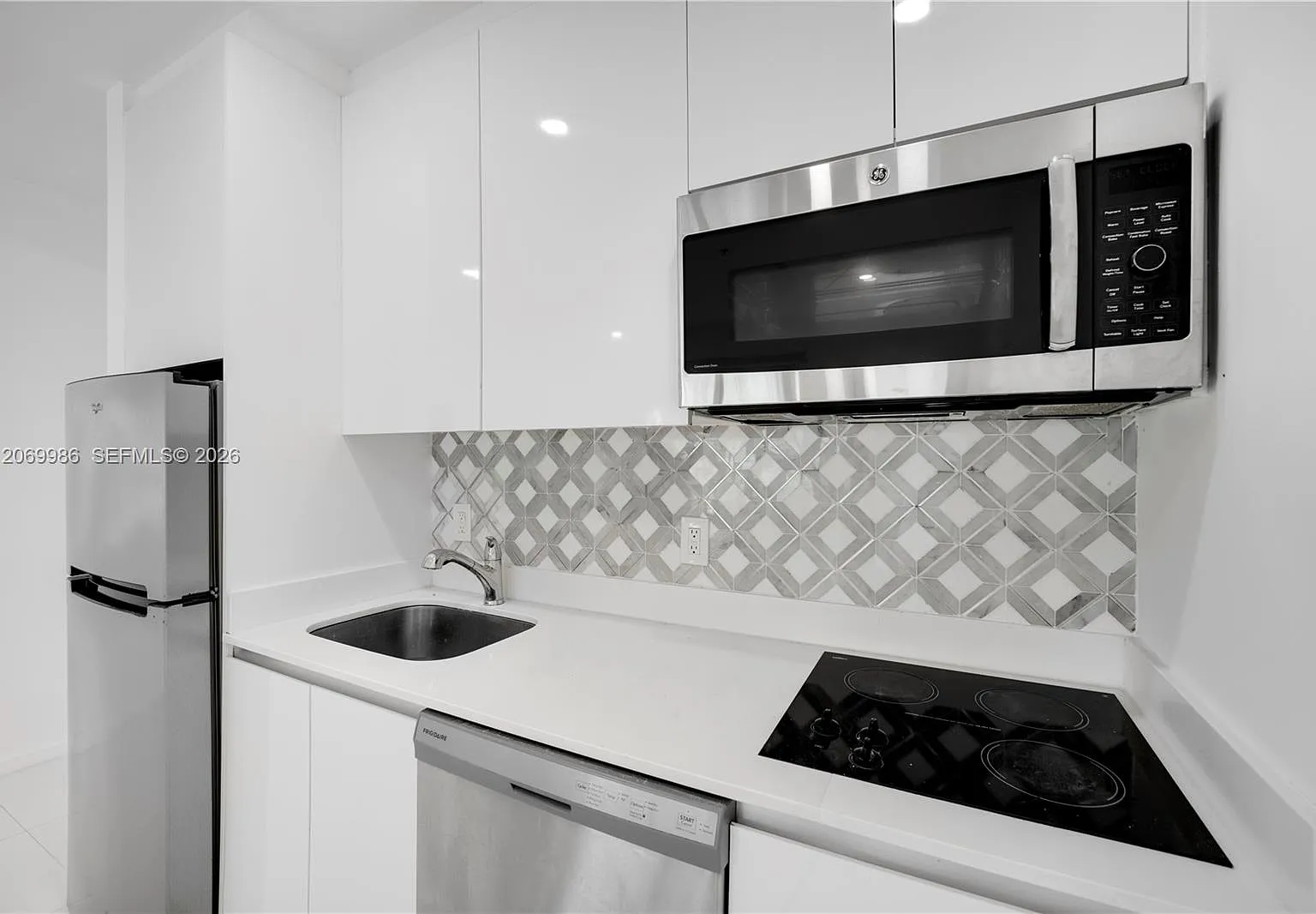 Elisa Condo — Photo 3