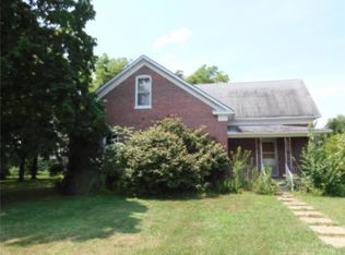601 S 5th St, New Douglas, IL