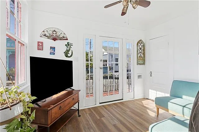 1 bed, 1.0 bath, 356 sqft, $1,300 — Photo 2