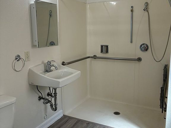 5th image of 932 Daisy Ave #938