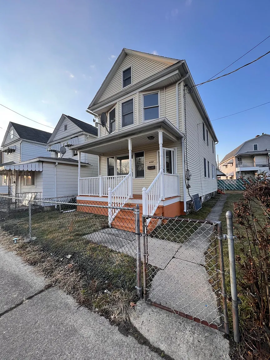 423 S Empire St photo 1