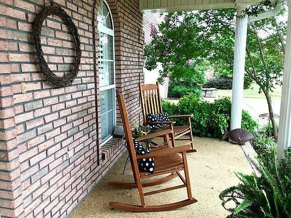 3rd image of 912 Bonnie Blue Dr
