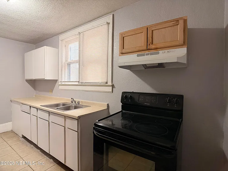 511 Ivy St — Photo 6