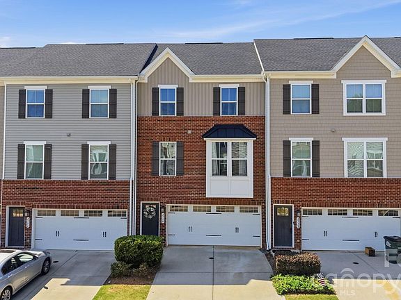 3rd image of 2534 Grantham Place Dr