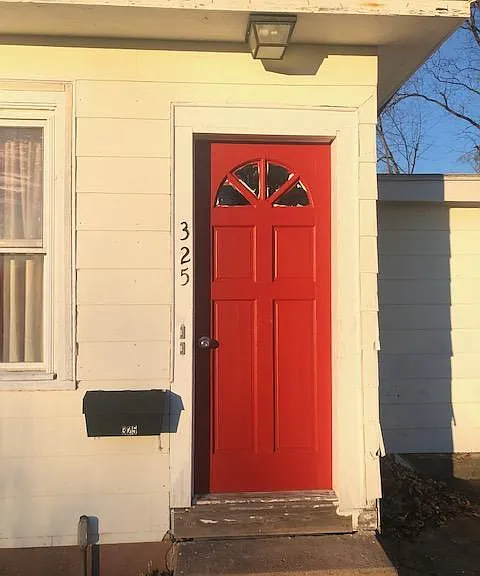 325 Main St — Photo 2