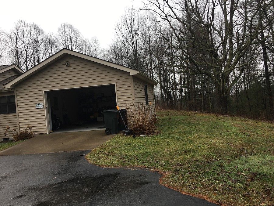 2nd image of 218 Beech Creek Hollow Rd