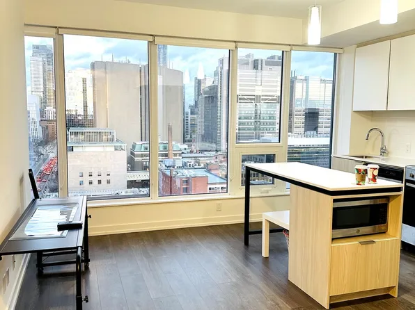 203 College St, Toronto, ON