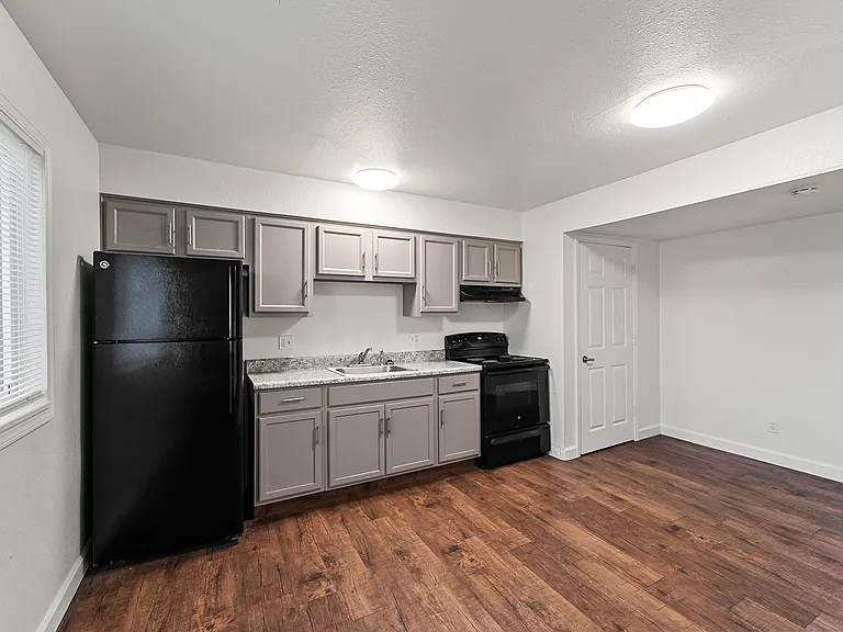Metro Apartments at Wood River — Photo 43