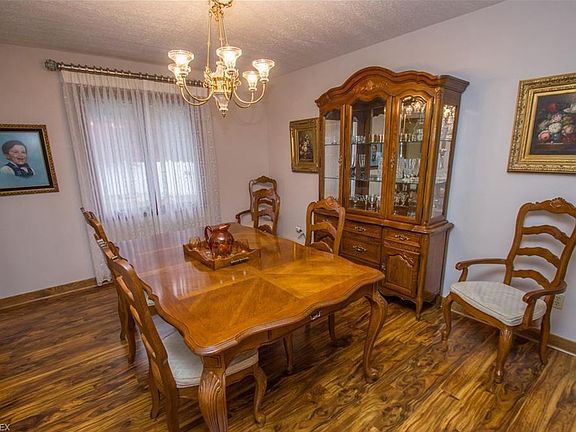 5th image of 2837 Cranbrooke Dr