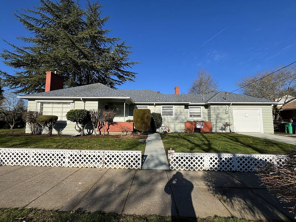 1st image of 3505 NE Ainsworth St
