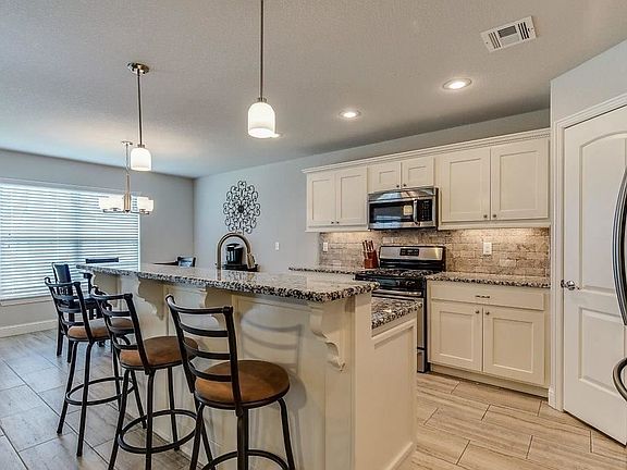 2nd image of 740 Saddlehorn Dr