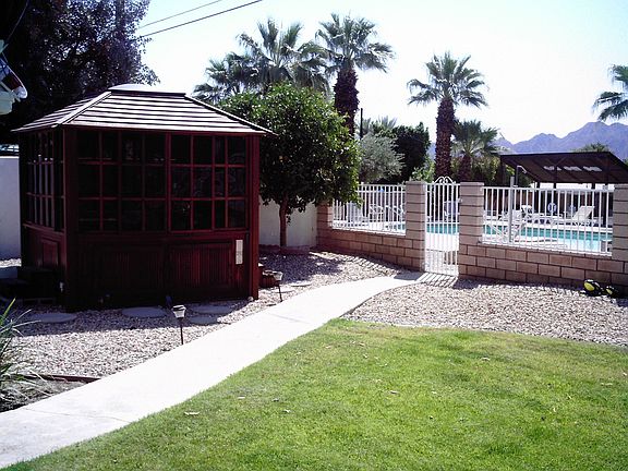 private spa-comm pool