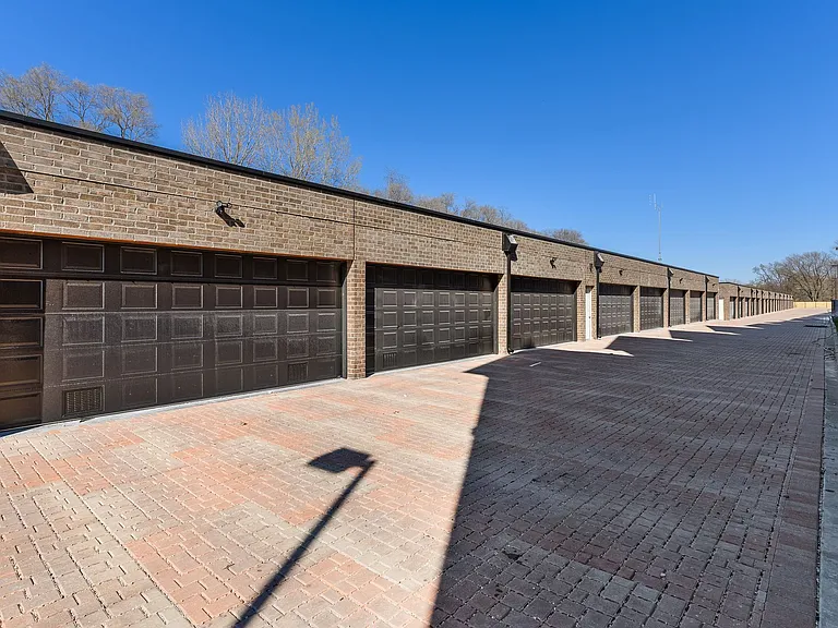 Roselle Station Apartments — Photo 12
