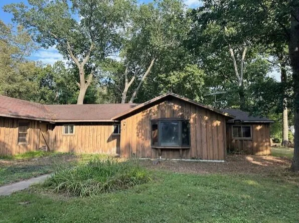 1012 North Dousman ROAD, Oconomowoc, WI 53066