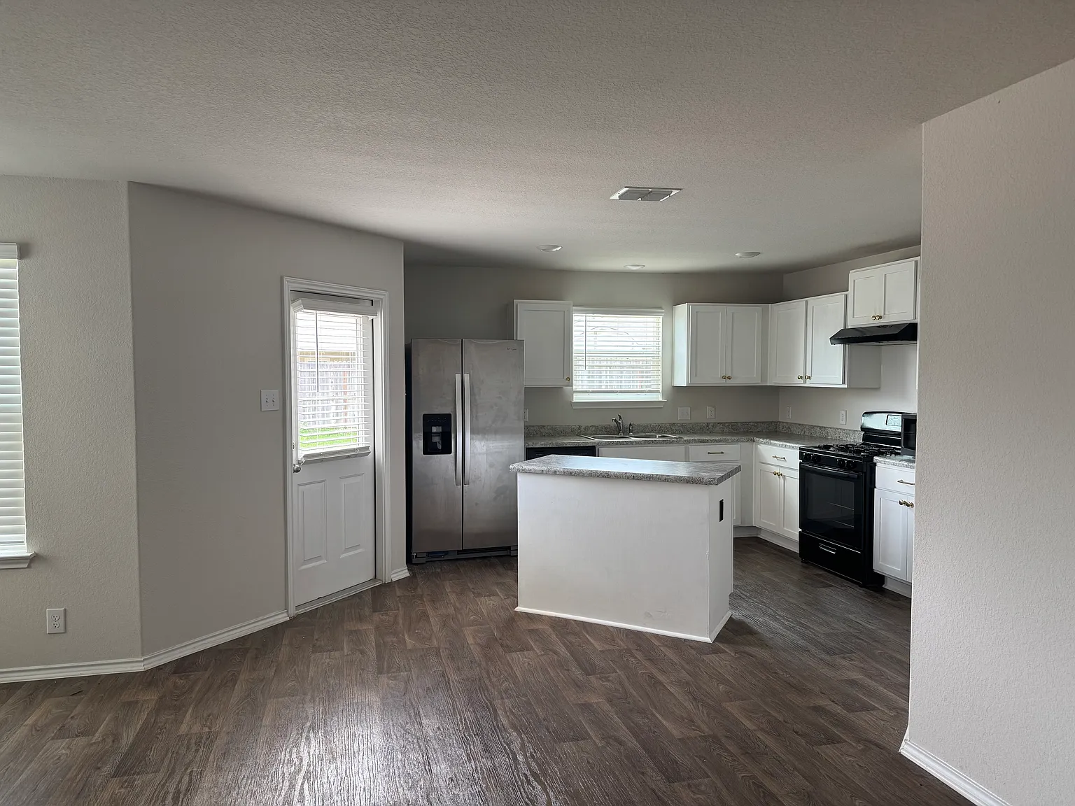 3 bed, 1307 sqft, $1,500 — Photo 3