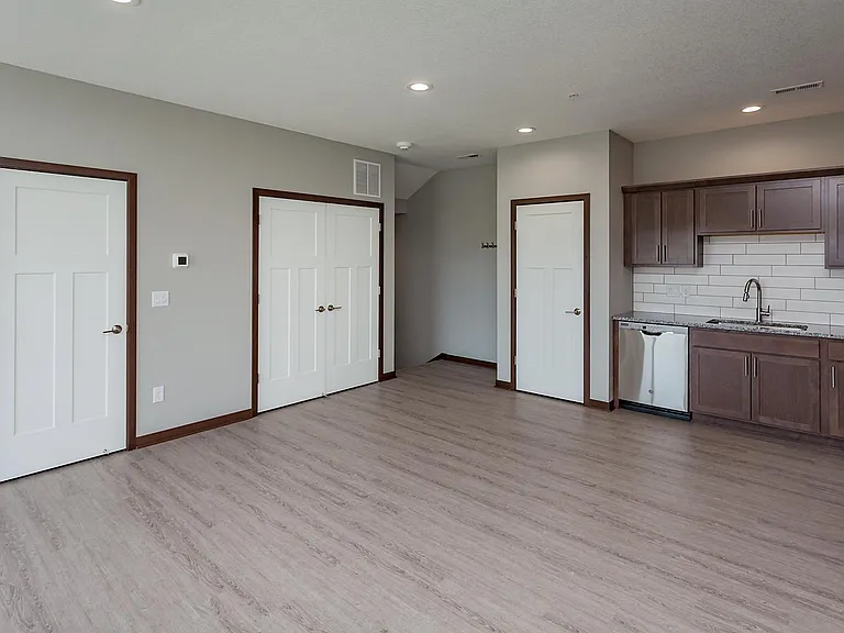 303 NW Manchester Blvd — Photo 5