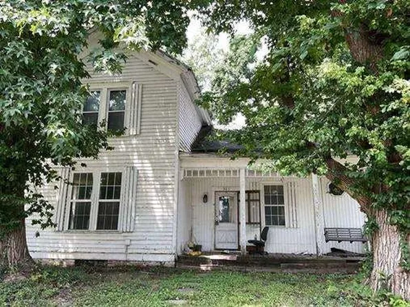 301 S Mill St, Athens, IL 62613
