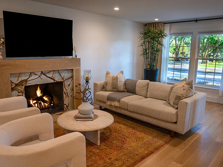 4738 W Pratt Ave — Photo 2