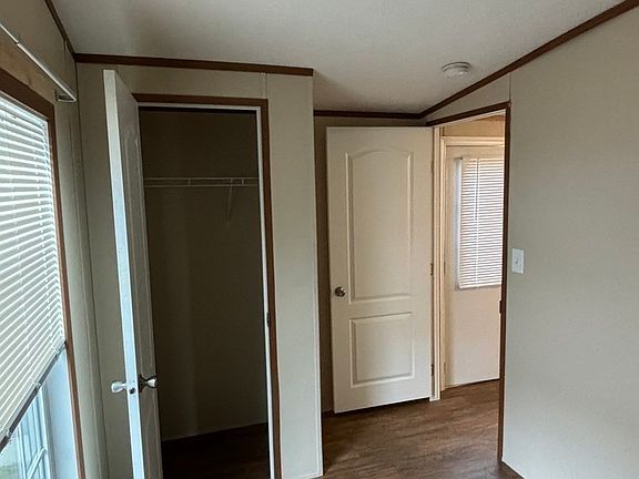 4th image of 557 SW Cutoff #14