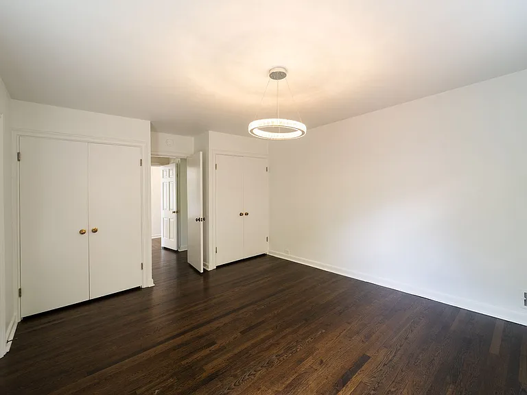 Brentwood House — Photo 41