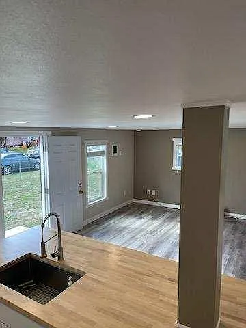1209 E North Ave — Photo 17